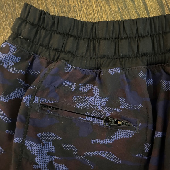 Lululemon shorts size 6 - Picture 3 of 4